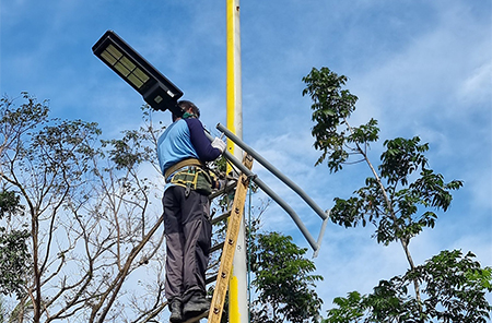 Luci da giardino solari integrate da 180W installate nelle filippine