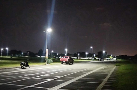 90set di lampioni solari SLV con CCTV nel parco filippino