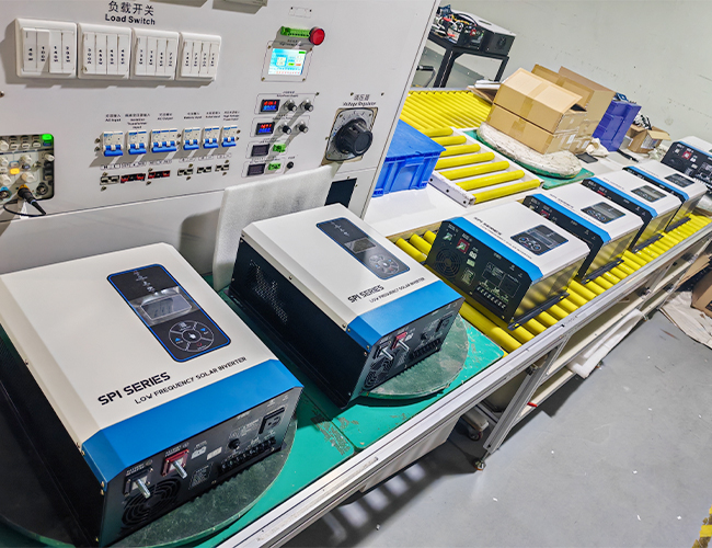 Inverter solare Off Grid a fase divisa a bassa frequenza